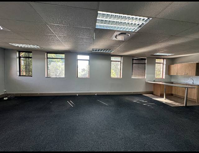 116.80M² OFFICE TO LET IN DIE HOEWES